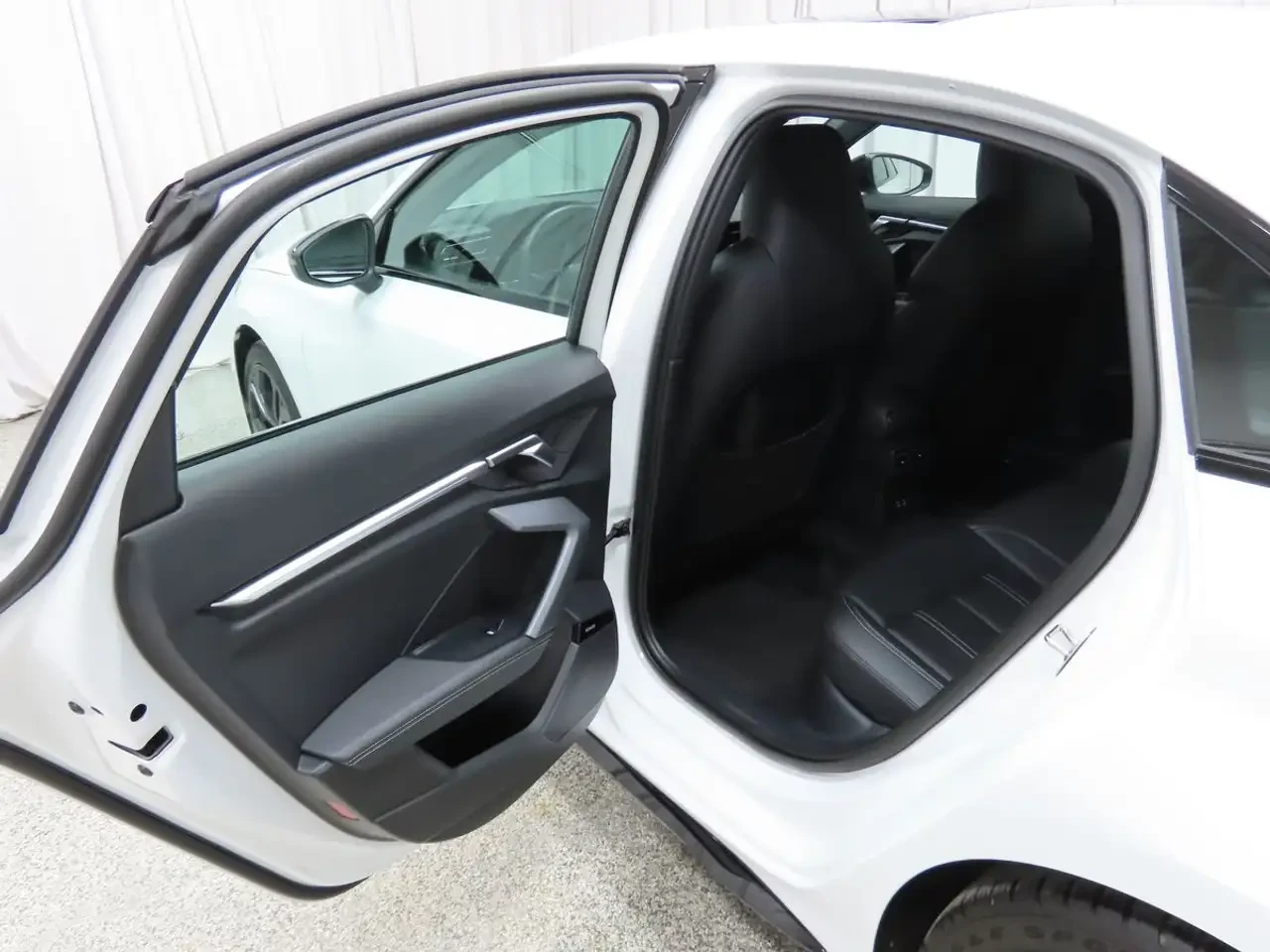 Audi A3 Technik All Wheel Drive, снимка 13 - Автомобили и джипове - 56461391