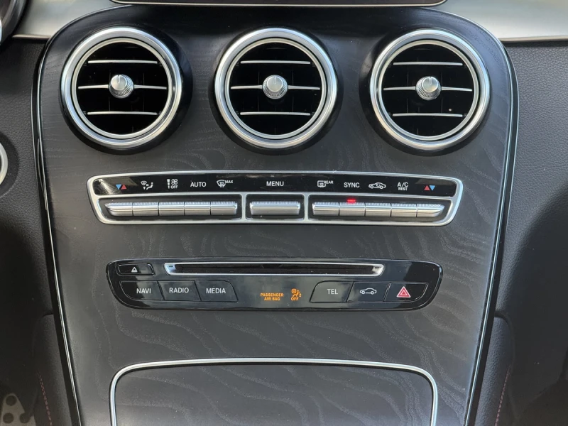 Mercedes-Benz GLC 43 AMG 4Matic 9G-Tronic / PANO / 360 / BLACK , снимка 11 - Автомобили и джипове - 52749908