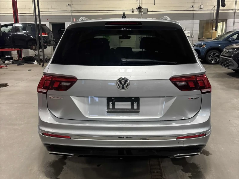 VW Tiguan R* LINE* 4MOTION* ДИГИТАЛНО* ТАБЛО* 360КАМЕРА* ДИС, снимка 5 - Автомобили и джипове - 52742848