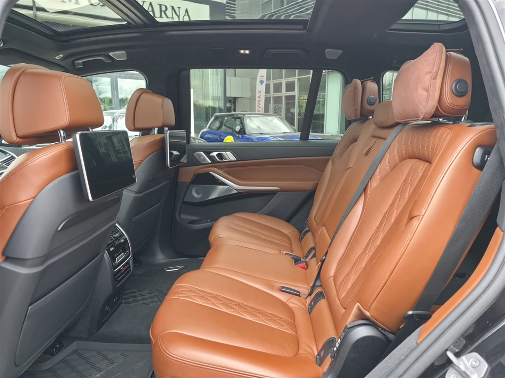 BMW X7 M50d - изображение 8