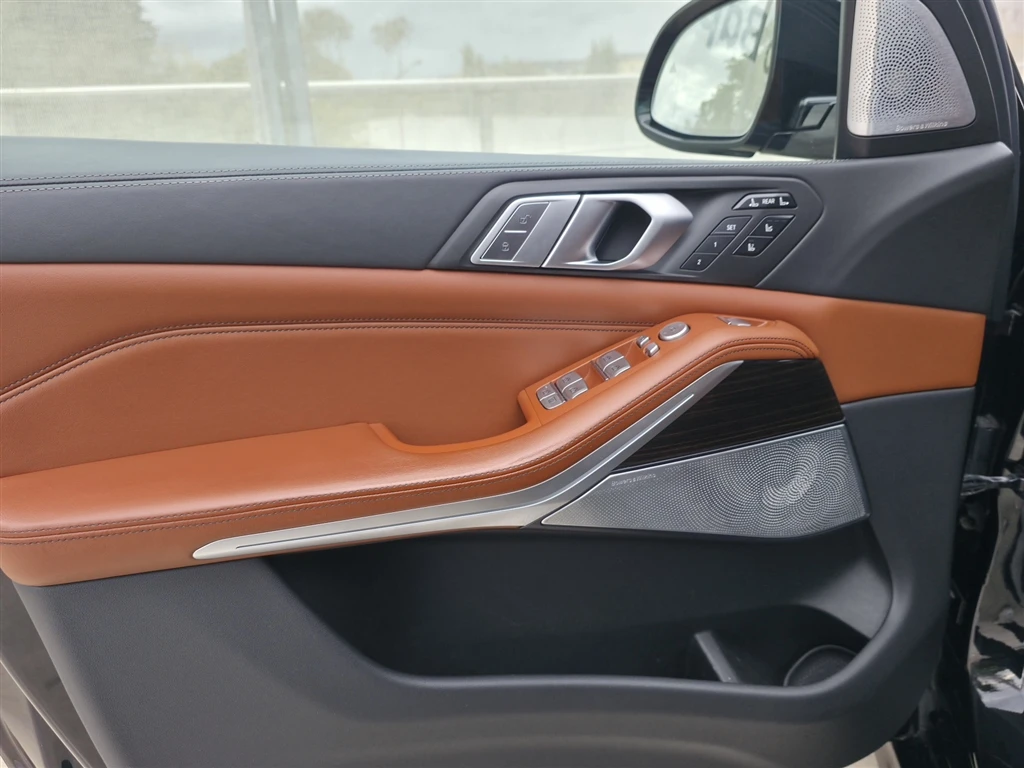 BMW X7 M50d - изображение 10