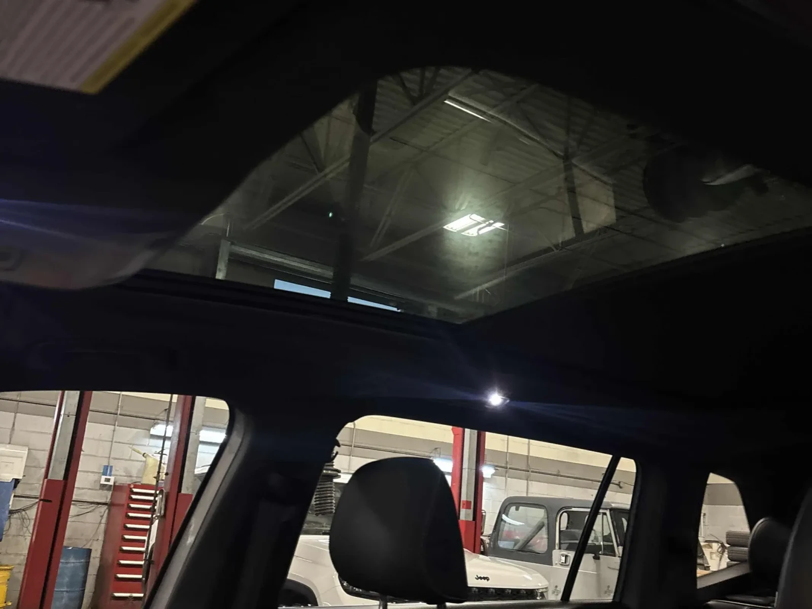 VW Tiguan R* LINE* 4MOTION* ДИГИТАЛНО* ТАБЛО* 360КАМЕРА* ДИС - изображение 10