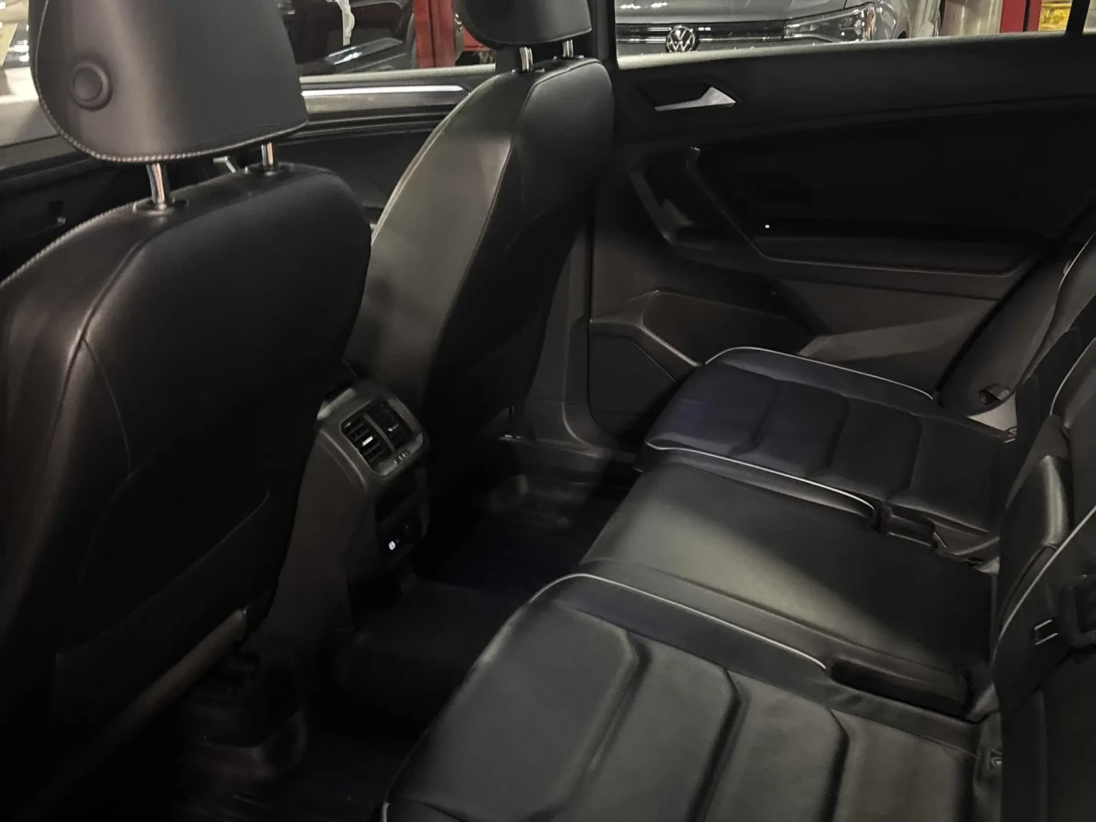 VW Tiguan R* LINE* 4MOTION* ДИГИТАЛНО* ТАБЛО* 360КАМЕРА* ДИС - изображение 9