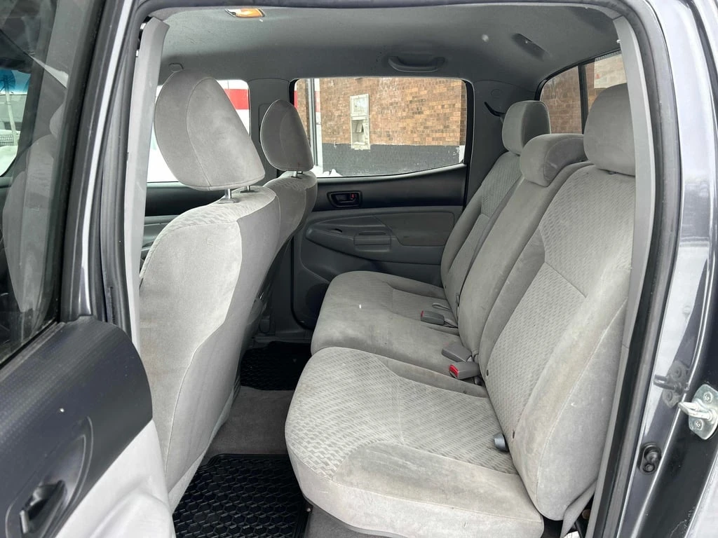 Toyota Tacoma * 4WD DoubleCab V6 Auto * CARFAX * БЕЗ ПЪРВОНАЧАЛН - изображение 10