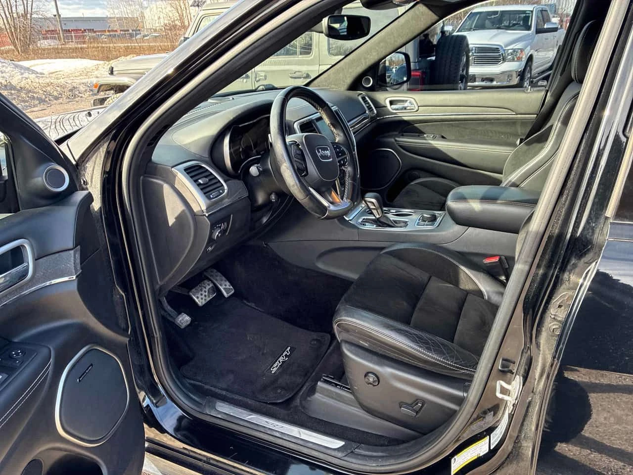 Jeep Grand cherokee SRT  CARFAX, снимка 5 - Автомобили и джипове - 53825886