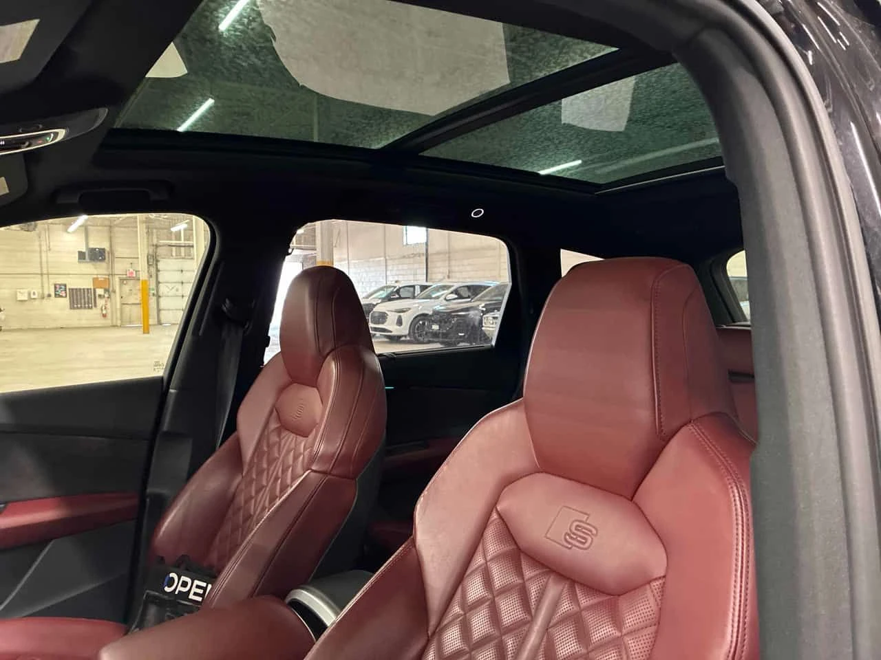 Audi SQ7 * Premium Plus * CARFAX * БЕЗ ПЪРВОНАЧАЛНА ВНОСКА, снимка 12 - Автомобили и джипове - 54480280