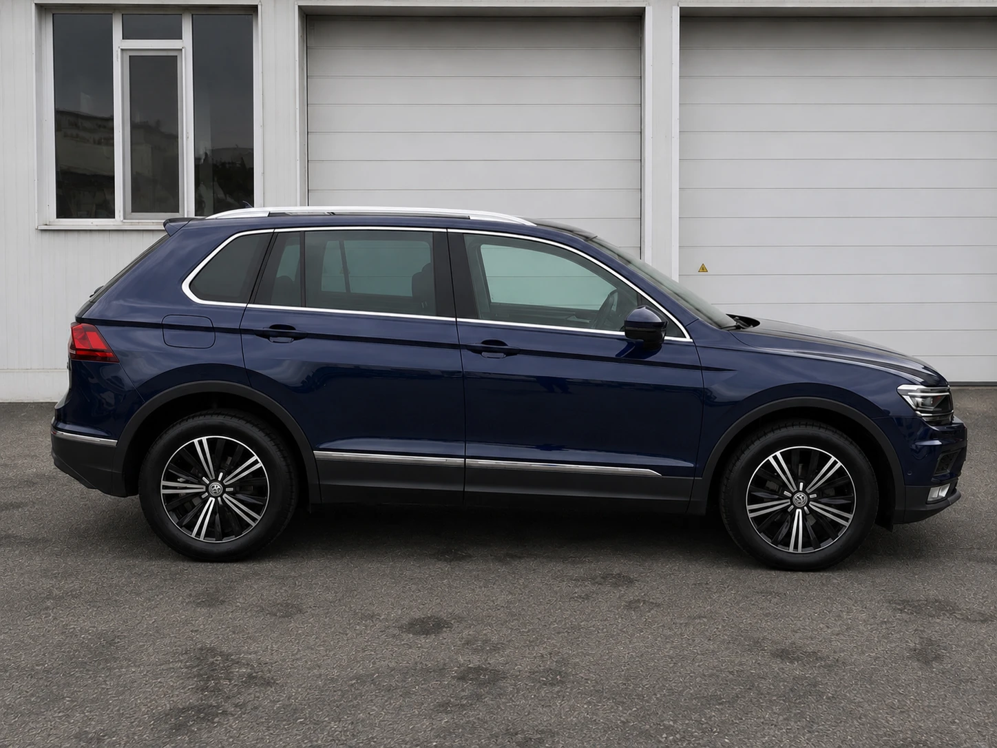 VW Tiguan 2.0 TDI-4Motion-DSG-Дигитално табло-Keyless-Камера, снимка 7 - Автомобили и джипове - 54661770