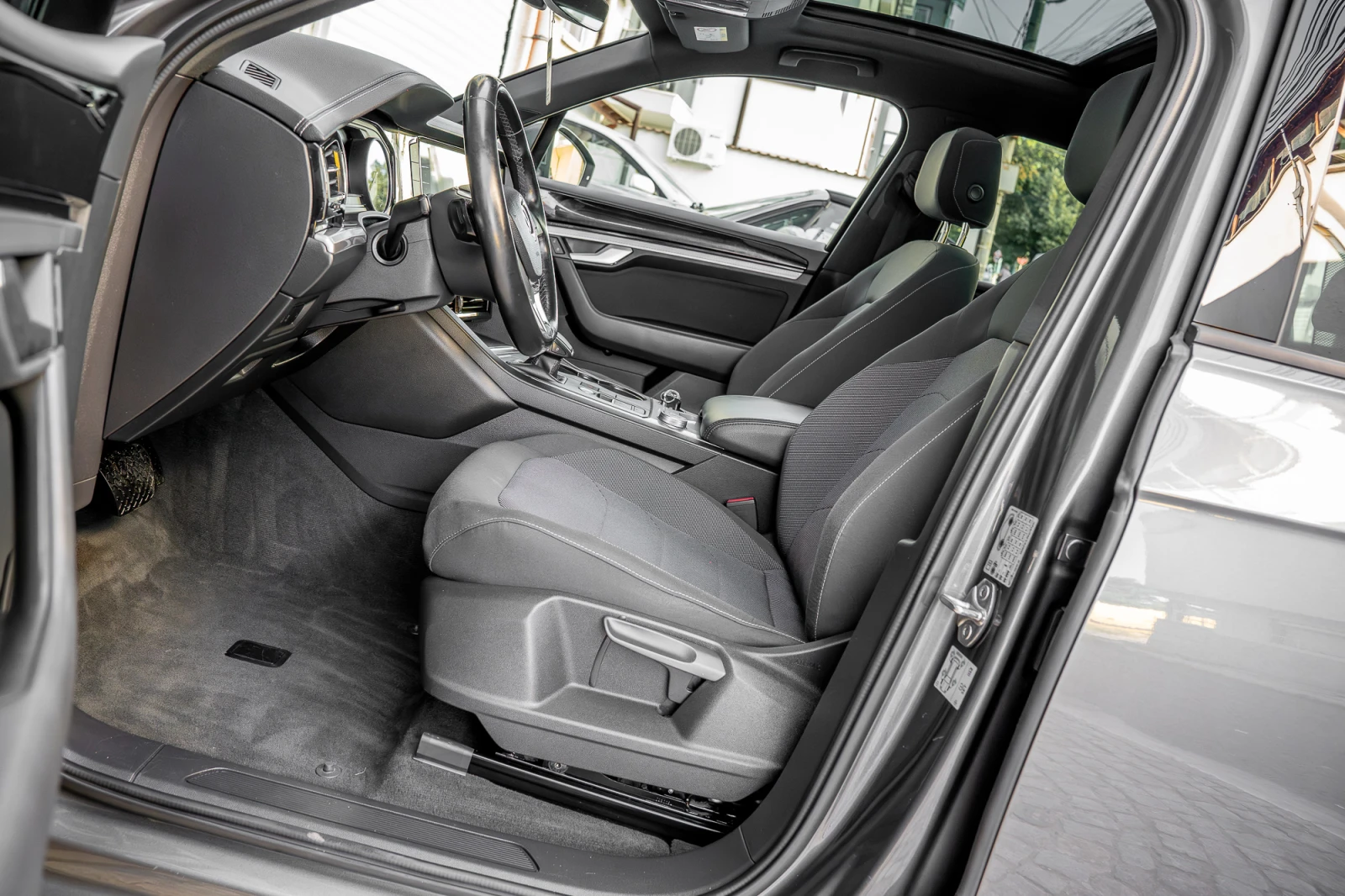 VW Touareg Панорама, снимка 11 - Автомобили и джипове - 55449025