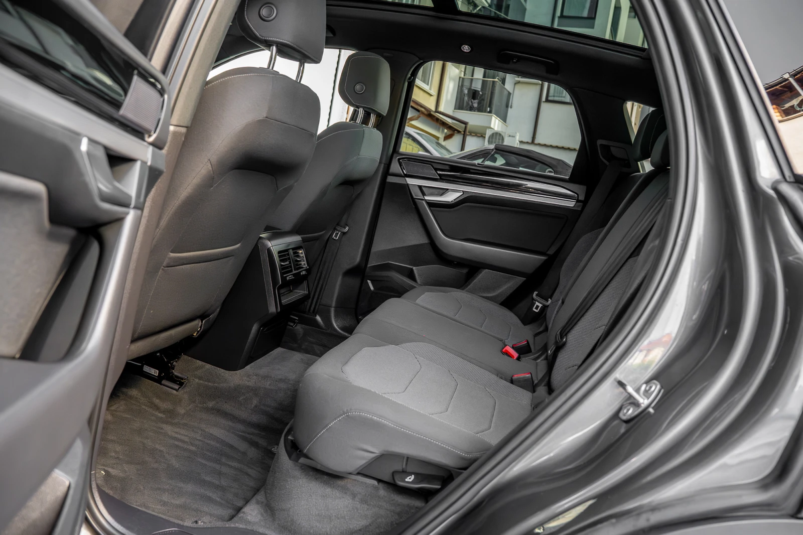 VW Touareg Панорама, снимка 12 - Автомобили и джипове - 55449025