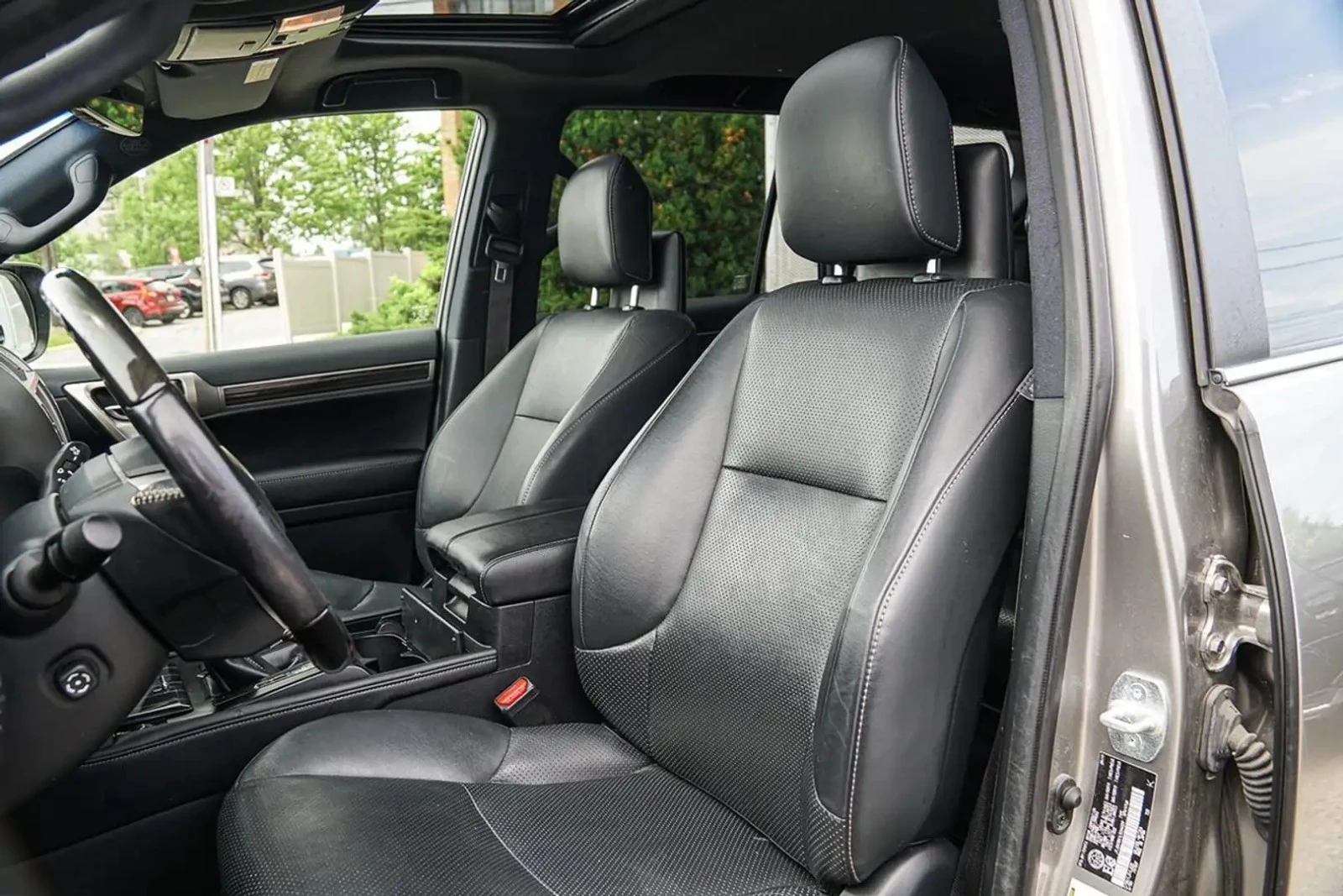 Lexus GX AWD* 7 МЕСТА* DISTRO* ОДБУХ, снимка 10 - Автомобили и джипове - 55478982
