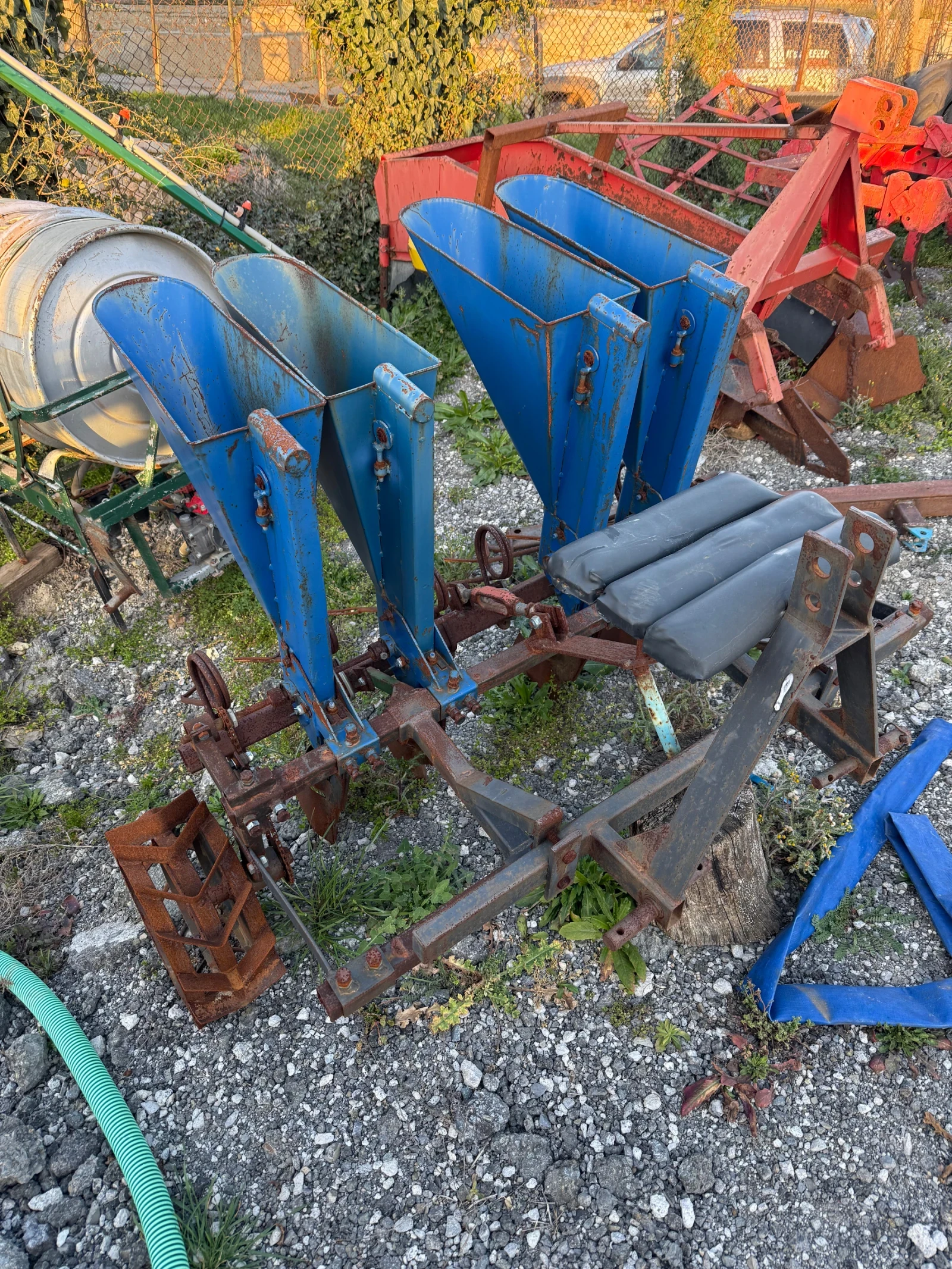 Сеялка Друга марка Сеялка за лук и чесън