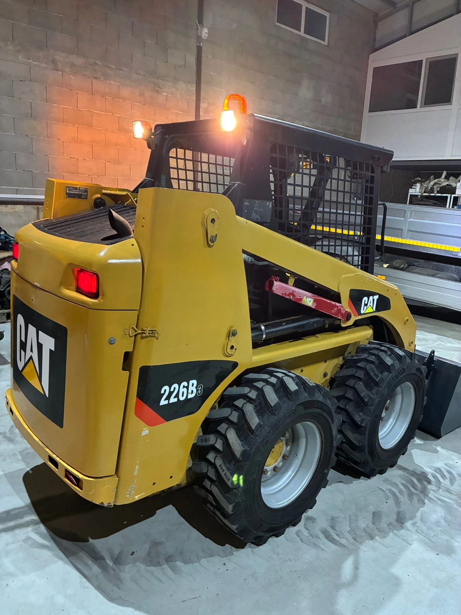 ���� ����� �������� Cat 226 B-3 | Mobile.bg � ����������� 6