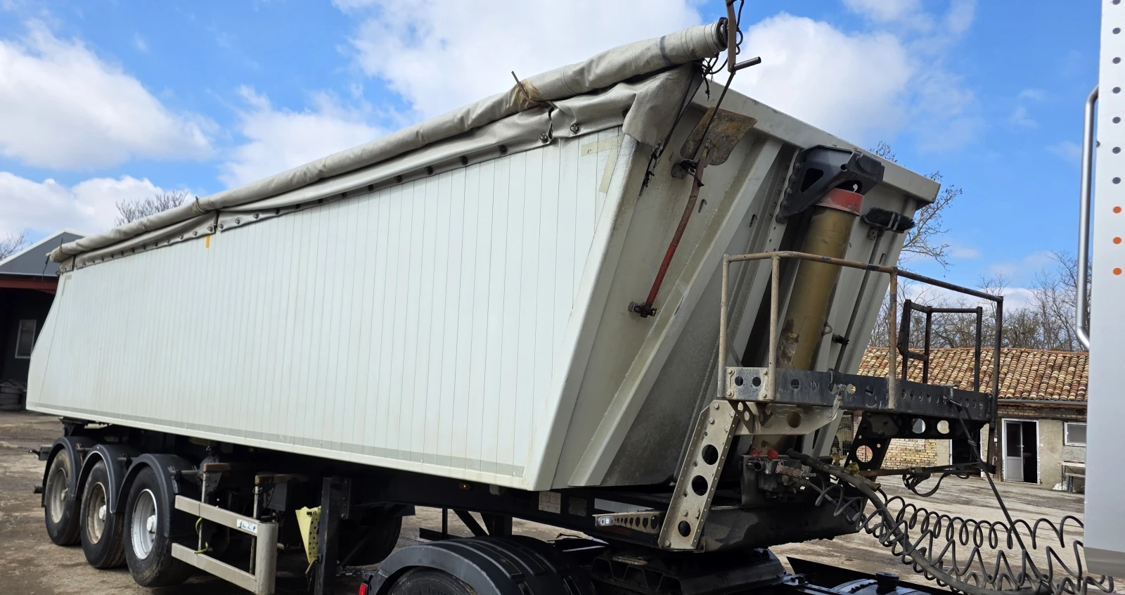 Полуремарке Zaslaw 30 кубика