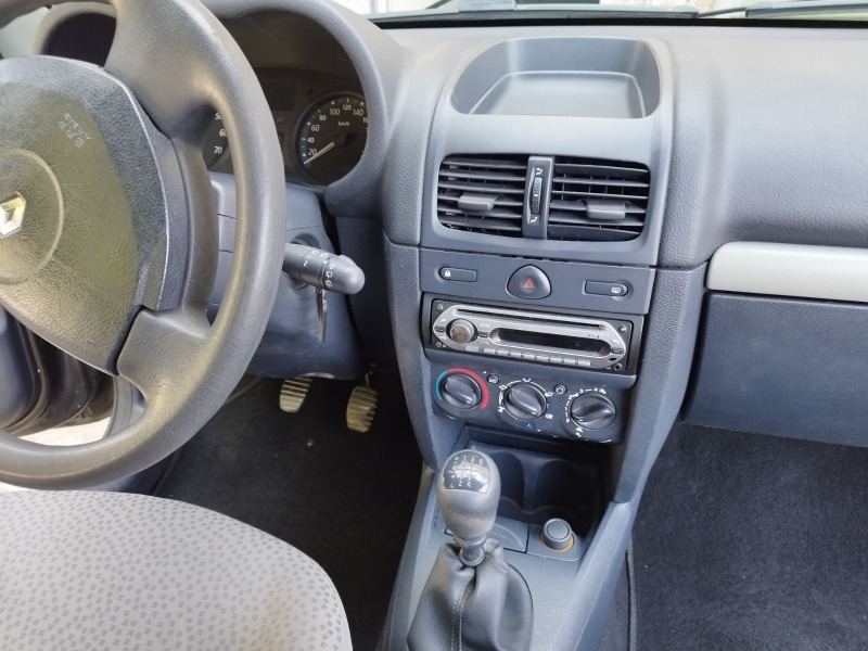 Renault Clio, снимка 6 - Автомобили и джипове - 46353618