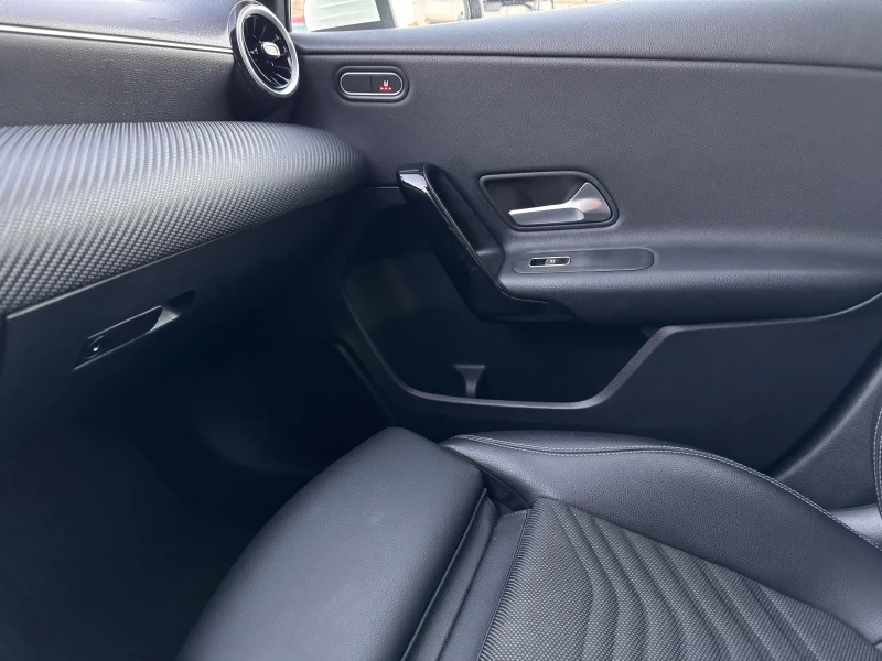 Mercedes-Benz A 220 Обслужвана само в мерцедес! , снимка 13 - Автомобили и джипове - 52805798