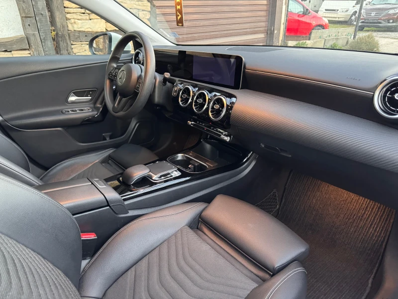 Mercedes-Benz A 220 Обслужвана само в мерцедес! , снимка 11 - Автомобили и джипове - 52805798