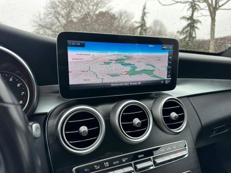 Mercedes-Benz C 300 * АВТО КРЕДИТ* ЦЕНА ДО БГ * СЕРВИЗНА ИСТОРИЯ * , снимка 13 - Автомобили и джипове - 52827345