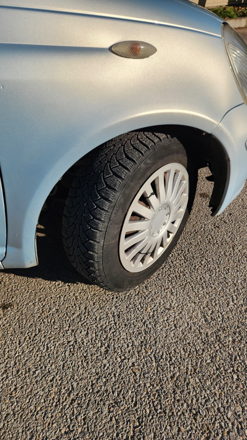 Toyota Yaris 1.3 Vvti, снимка 10 - Автомобили и джипове - 53240730