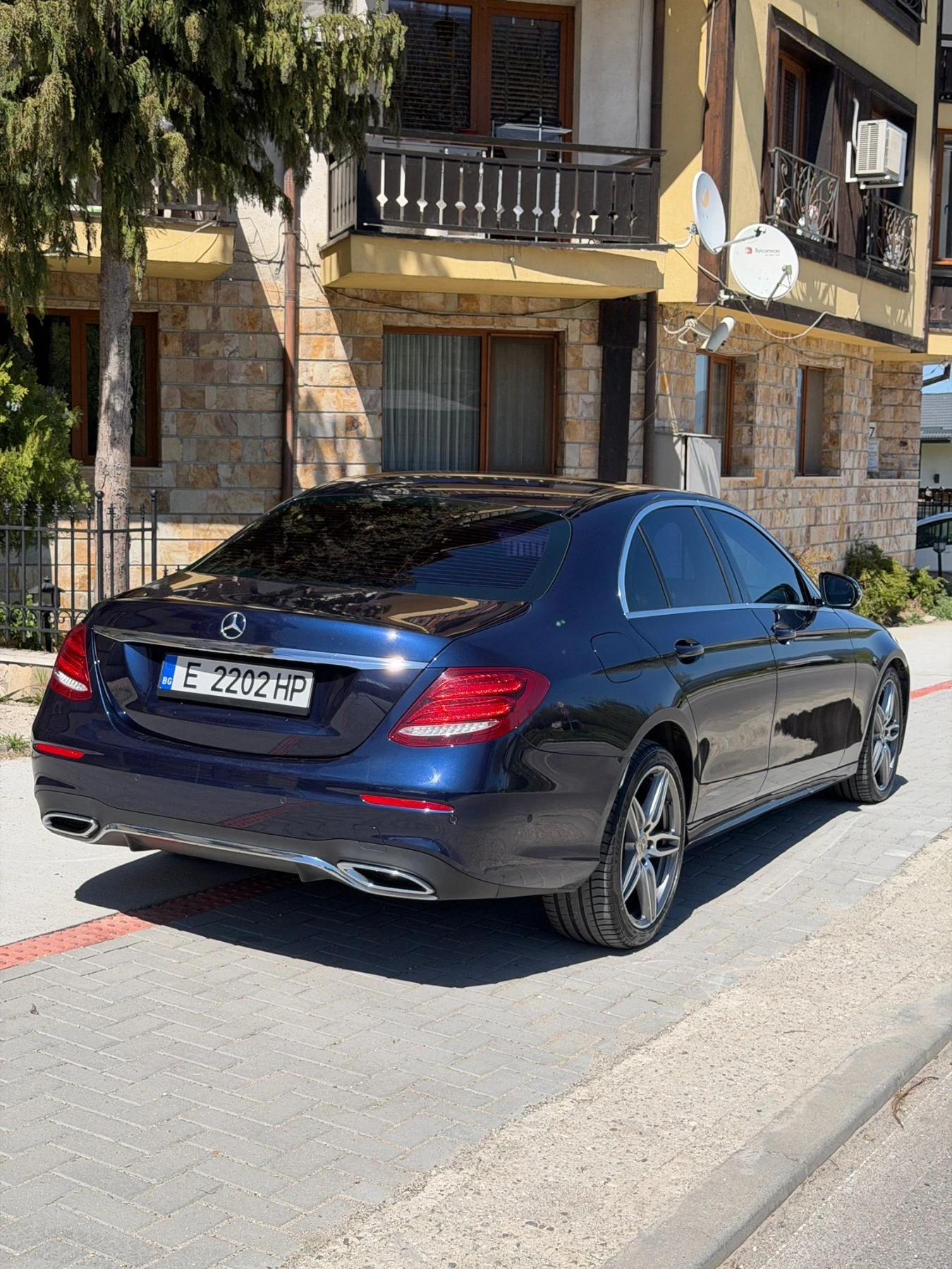 Mercedes-Benz E 220  4 MATIC -Спорт Пакет, снимка 13 - Автомобили и джипове - 54034504