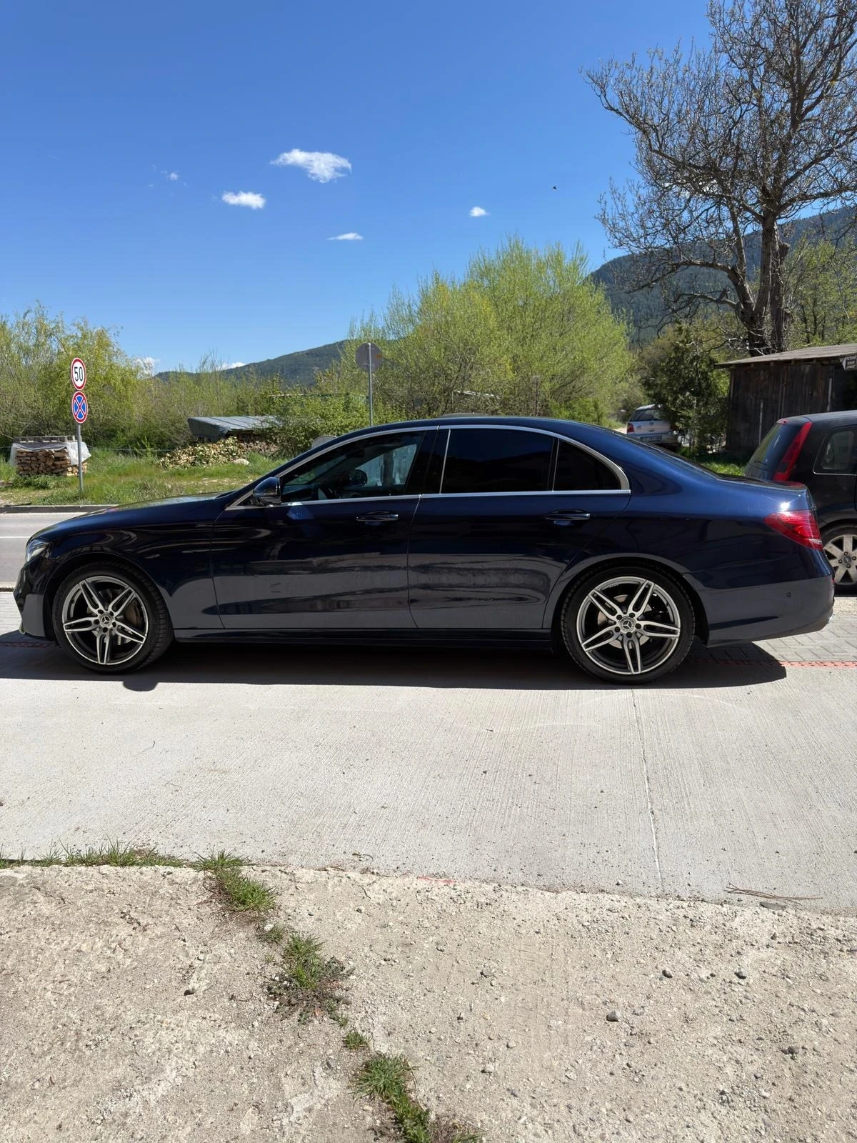 Mercedes-Benz E 220  4 MATIC -Спорт Пакет, снимка 11 - Автомобили и джипове - 54034504