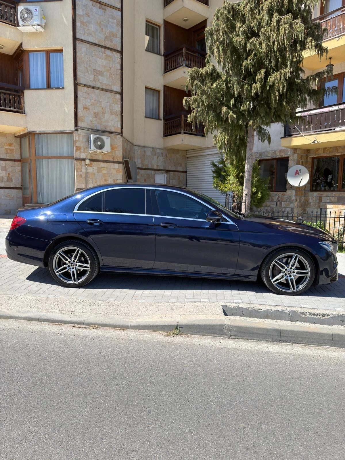 Mercedes-Benz E 220  4 MATIC -Спорт Пакет, снимка 9 - Автомобили и джипове - 54034504