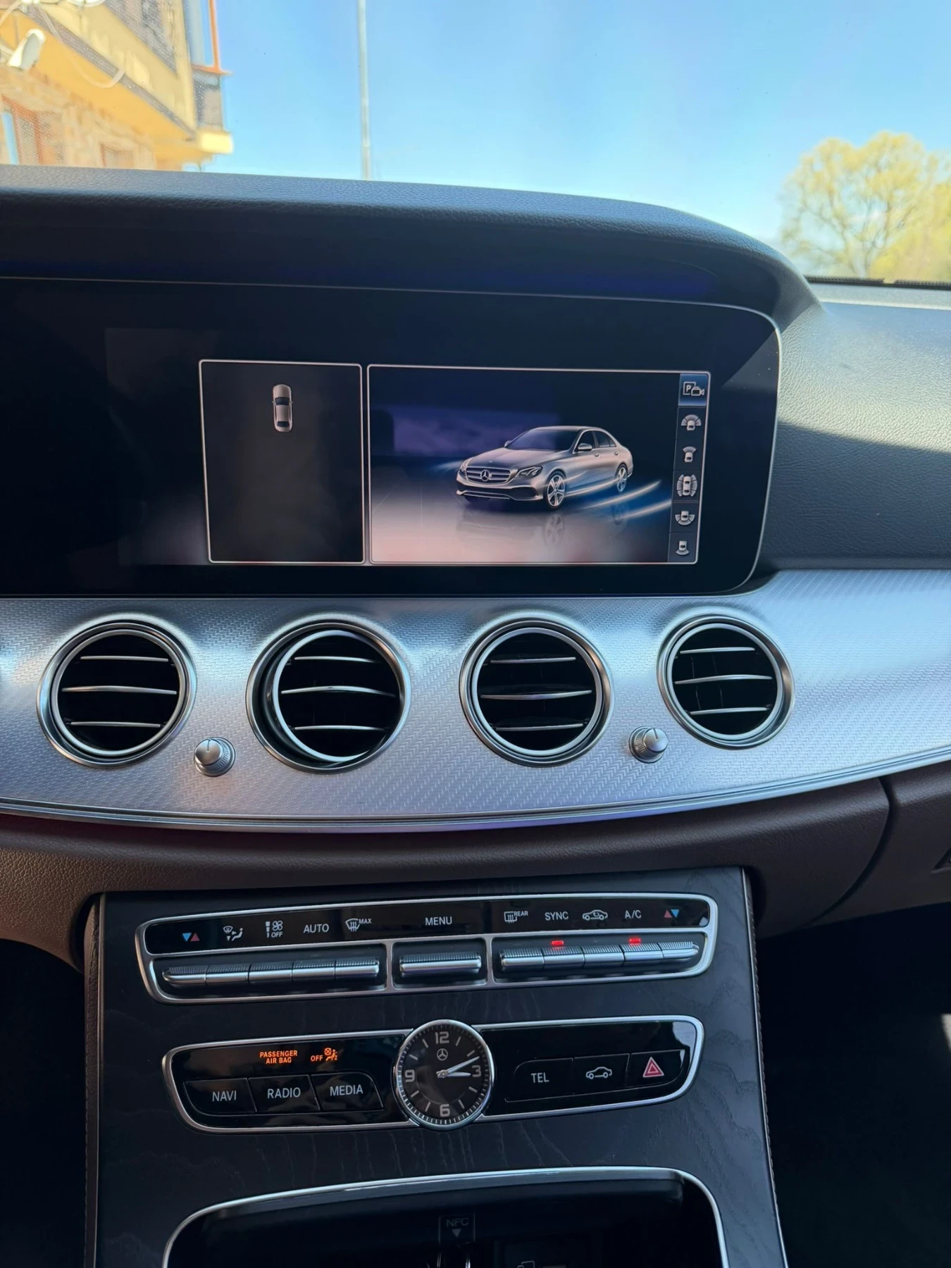 Mercedes-Benz E 220  4 MATIC -Спорт Пакет, снимка 17 - Автомобили и джипове - 54034504