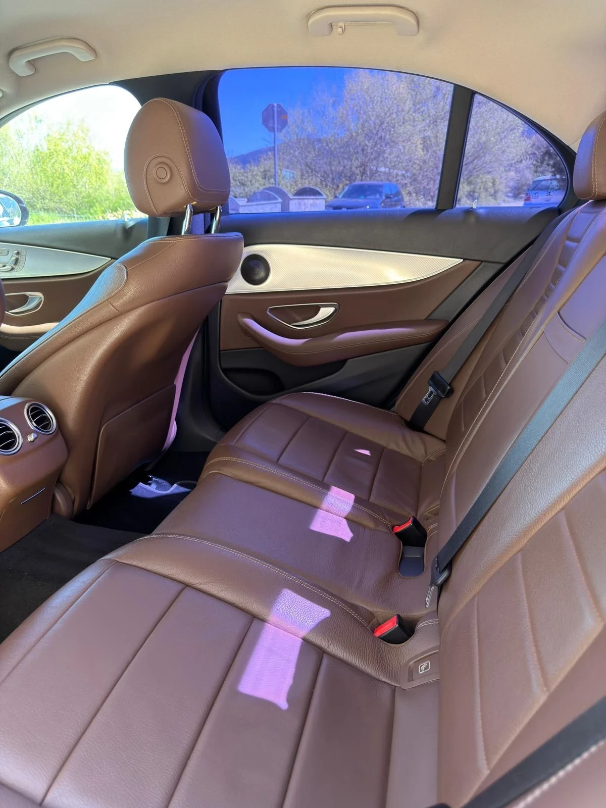 Mercedes-Benz E 220  4 MATIC -Спорт Пакет, снимка 6 - Автомобили и джипове - 54034504