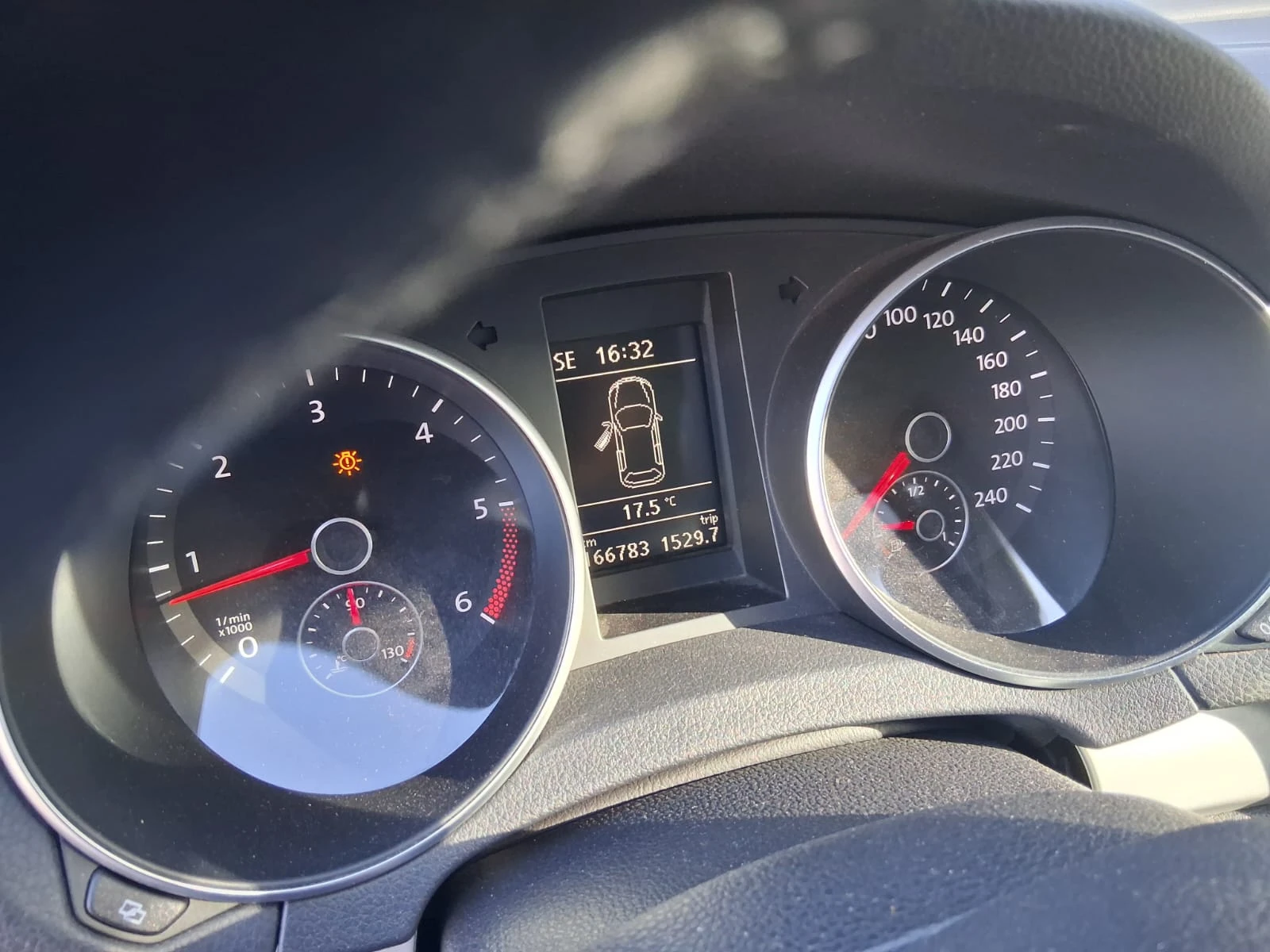 VW Golf КАТО НОВА, снимка 5 - Автомобили и джипове - 54388168
