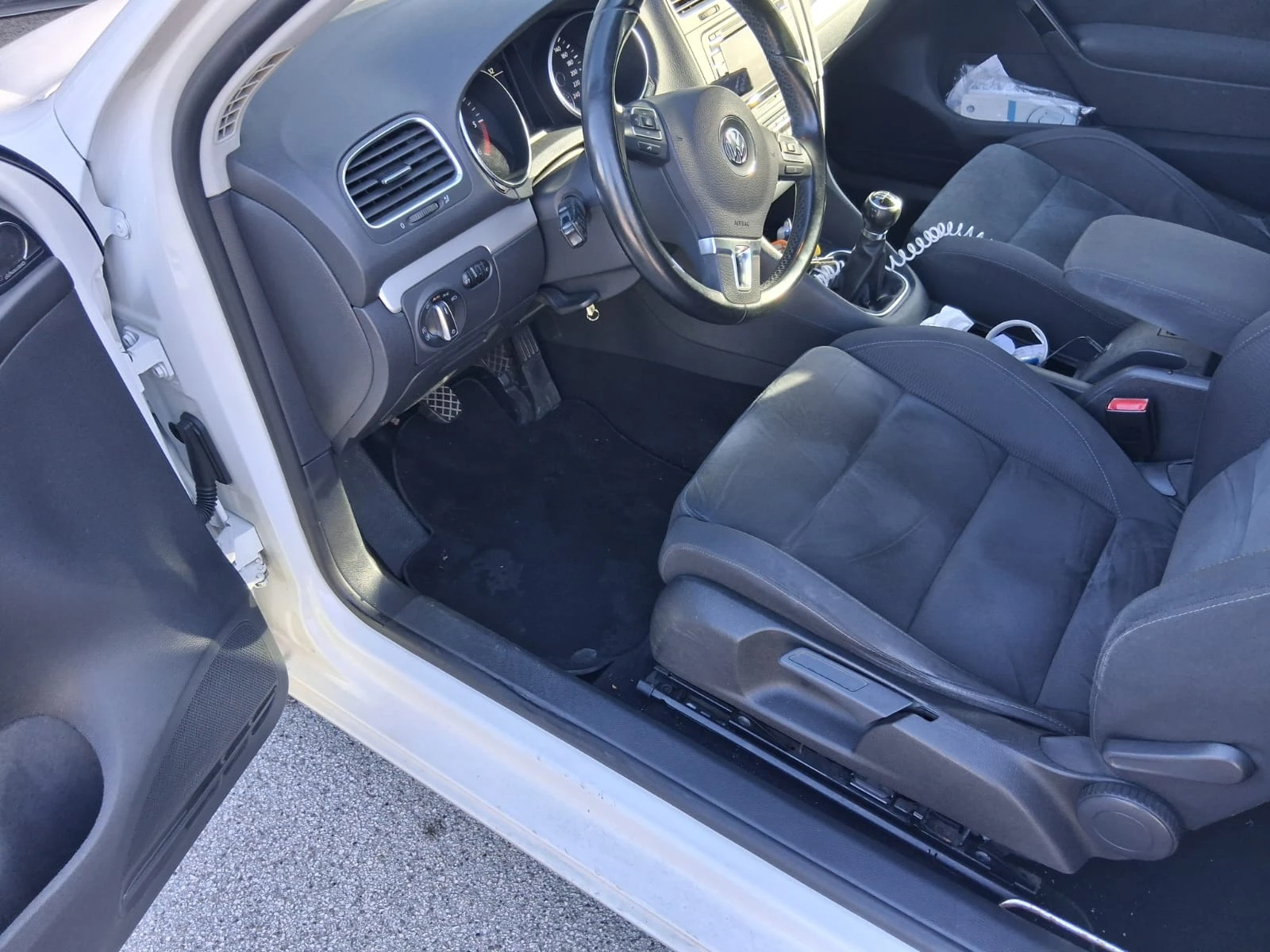 VW Golf КАТО НОВА, снимка 4 - Автомобили и джипове - 54388168