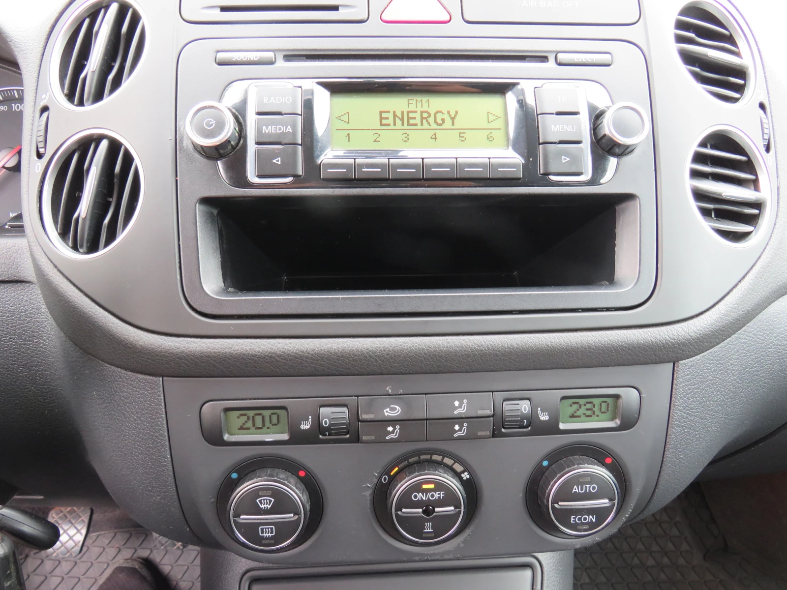 VW Golf Plus РЪЧКА 1.6 БЕНЗИН, снимка 16 - Автомобили и джипове - 54507911