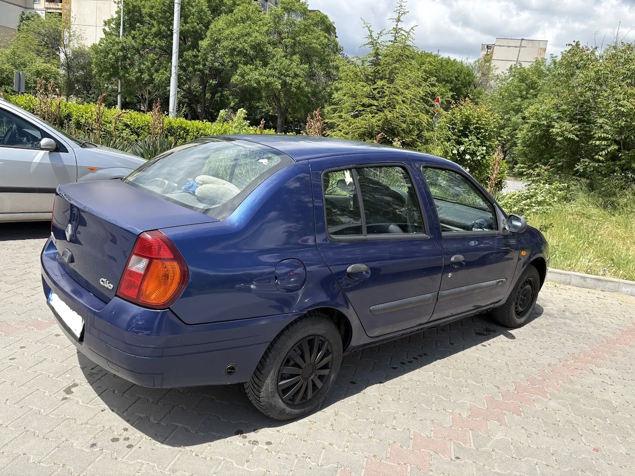 Renault Symbol RN, снимка 2 - Автомобили и джипове - 54582043