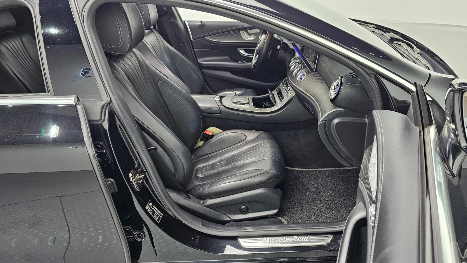 Mercedes-Benz CLS 450 AMG line/Head up/360 Cam/Подгрев/ДИСТРОНИК, снимка 7 - Автомобили и джипове - 55445334