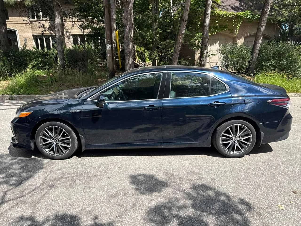 Toyota Camry * Hybrid * CARFAX * ОПЦИЯ ЗА ФИНАНСИРАНЕ, снимка 2 - Автомобили и джипове - 55754316