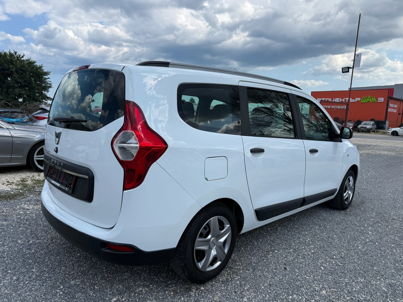 Dacia Lodgy 1.6 LPG / 6+ 1, снимка 4 - Автомобили и джипове - 55792440