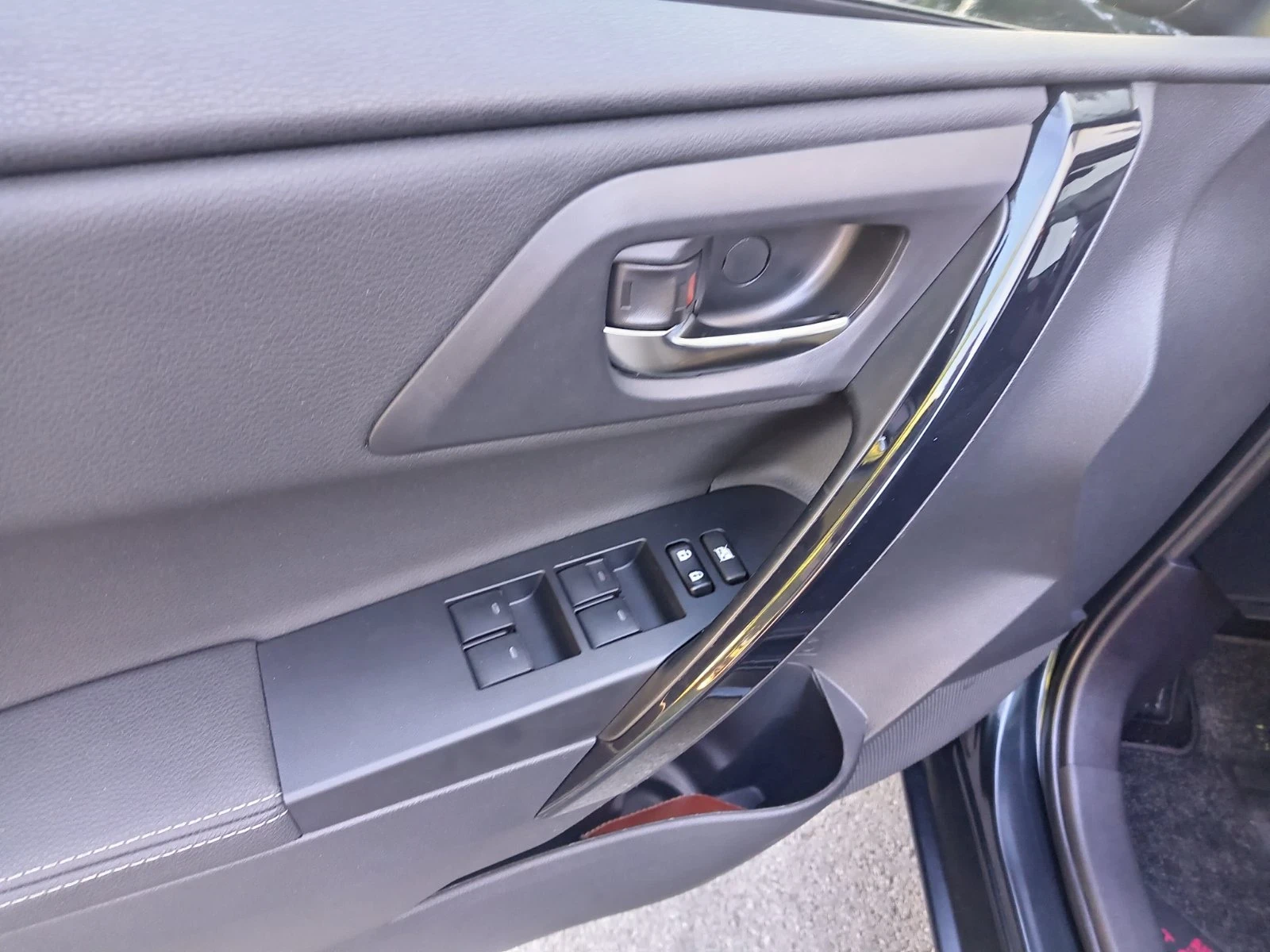 Toyota Auris !!! Benzin !!!Panorama !!!Evro6!!!, снимка 15 - Автомобили и джипове - 56335967