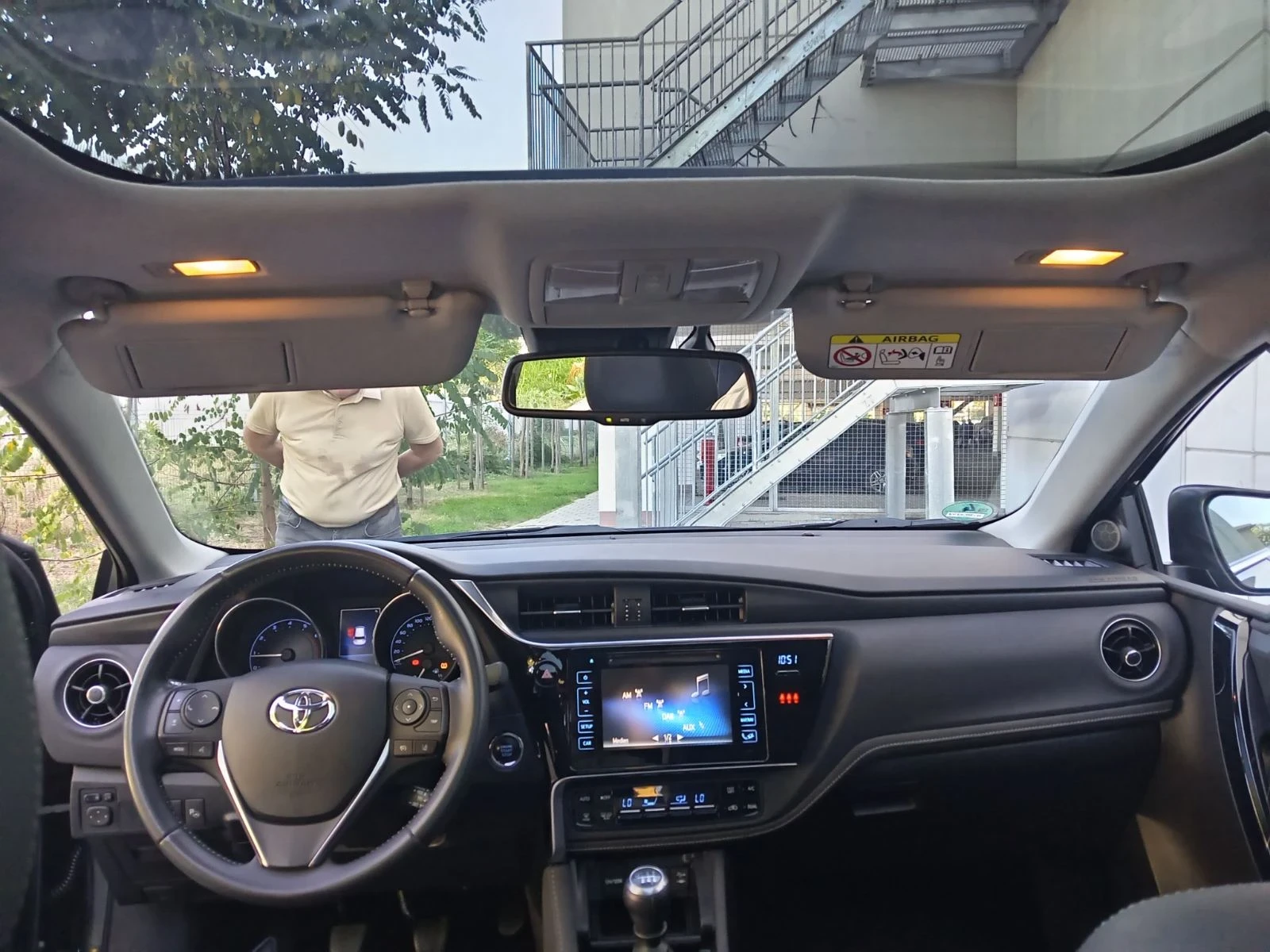 Toyota Auris !!! Benzin !!!Panorama !!!Evro6!!!, снимка 6 - Автомобили и джипове - 56335967