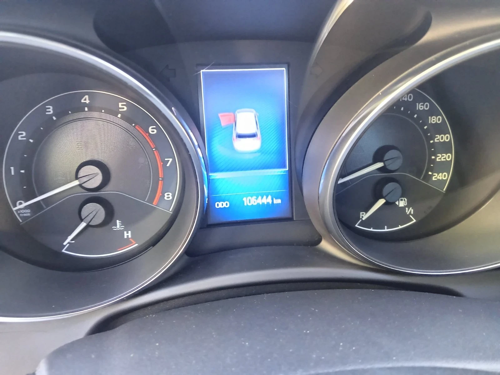 Toyota Auris !!! Benzin !!!Panorama !!!Evro6!!!, снимка 9 - Автомобили и джипове - 56335967