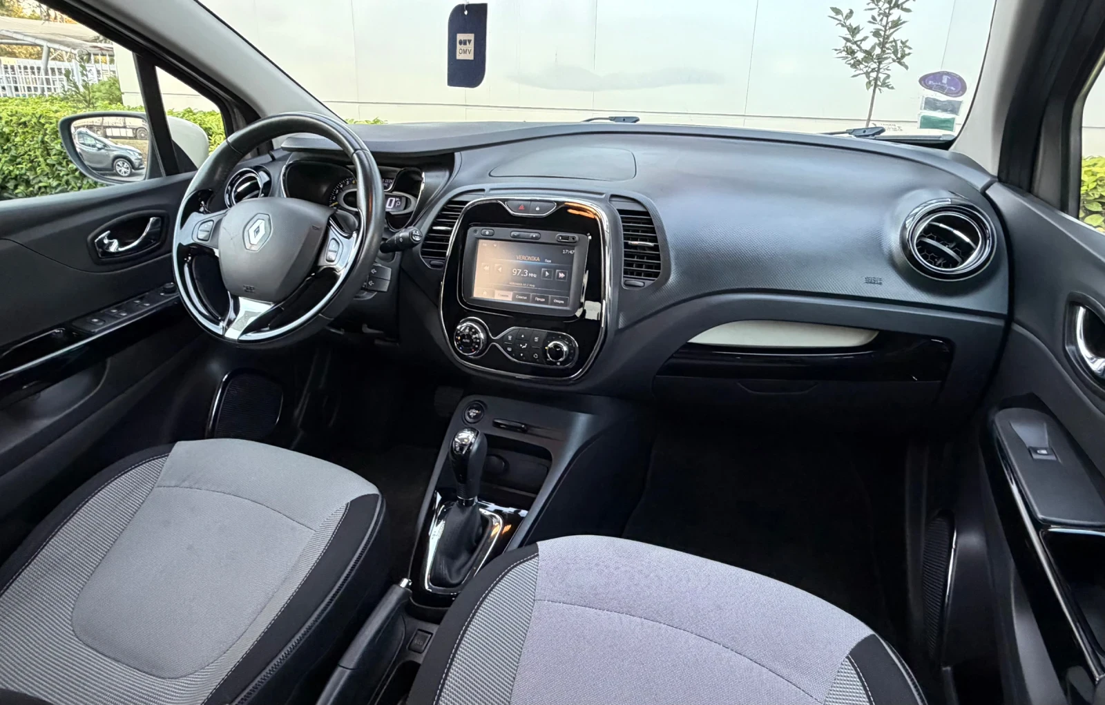 Renault Captur 1.2Tce Automatic/Keyless/LED, снимка 10 - Автомобили и джипове - 56432105