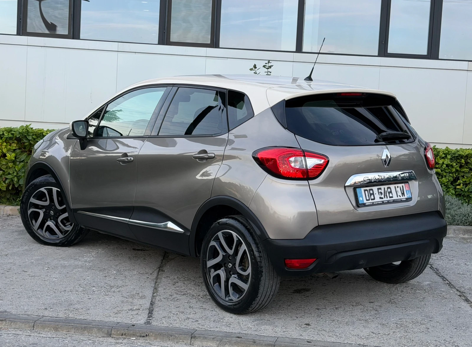 Renault Captur 1.2Tce Automatic/Keyless/LED, снимка 4 - Автомобили и джипове - 56432105