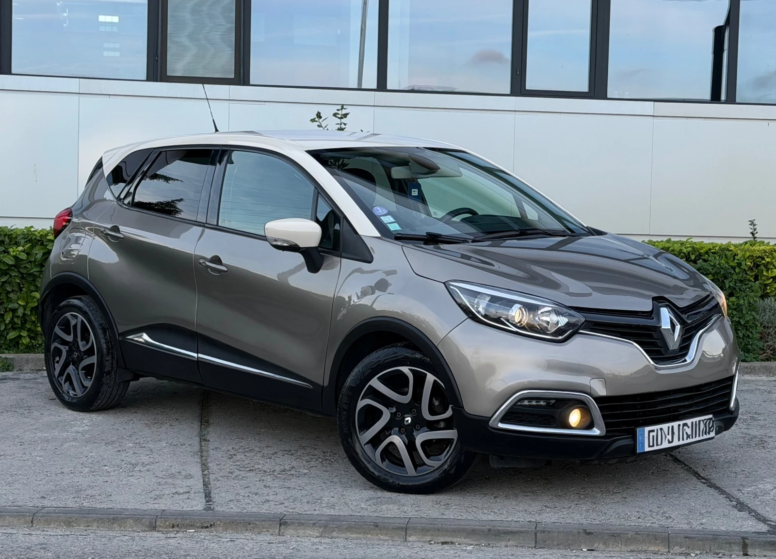 Renault Captur 1.2Tce Automatic/Keyless/LED, снимка 3 - Автомобили и джипове - 56432105