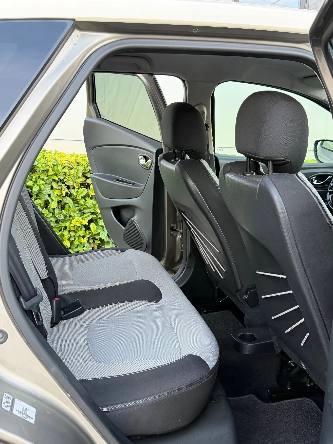Renault Captur 1.2Tce Automatic/Keyless/LED, снимка 11 - Автомобили и джипове - 56432105