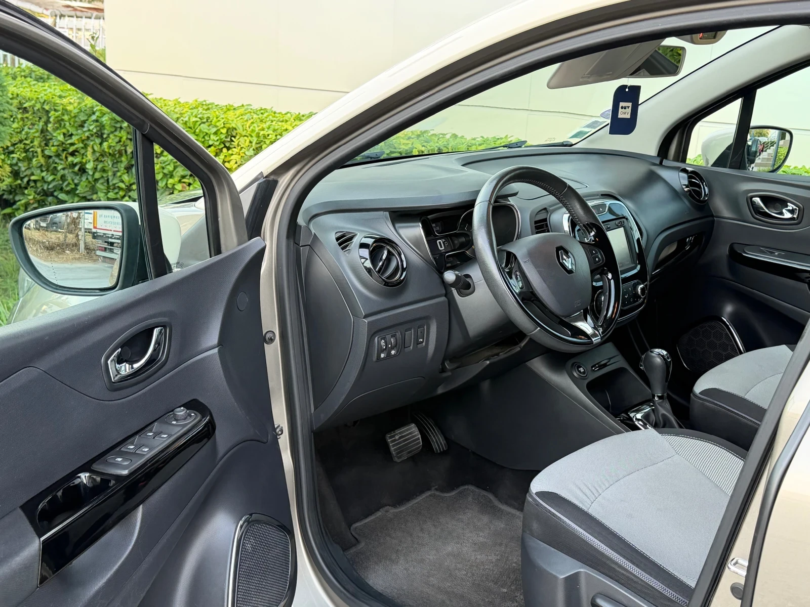 Renault Captur 1.2Tce Automatic/Keyless/LED, снимка 7 - Автомобили и джипове - 56432105