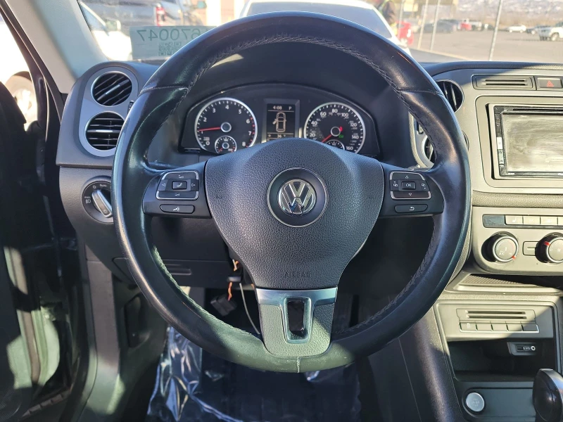 VW Tiguan SE* Подгрев* Navi* Keyless* , снимка 9 - Автомобили и джипове - 48994913