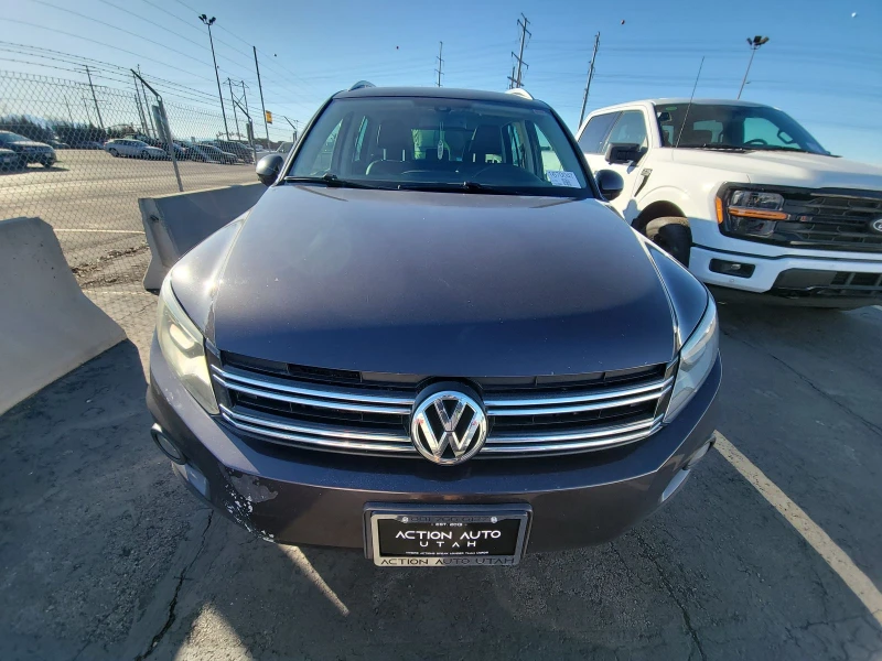 VW Tiguan SE* Подгрев* Navi* Keyless* , снимка 2 - Автомобили и джипове - 48994913