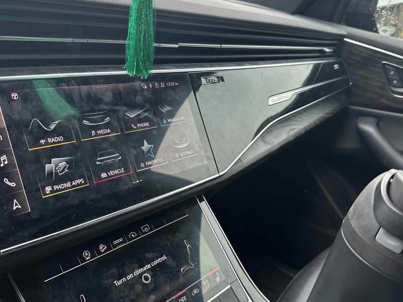 Audi Q8 Progressiv  CARFAX, снимка 17 - Автомобили и джипове - 52535821