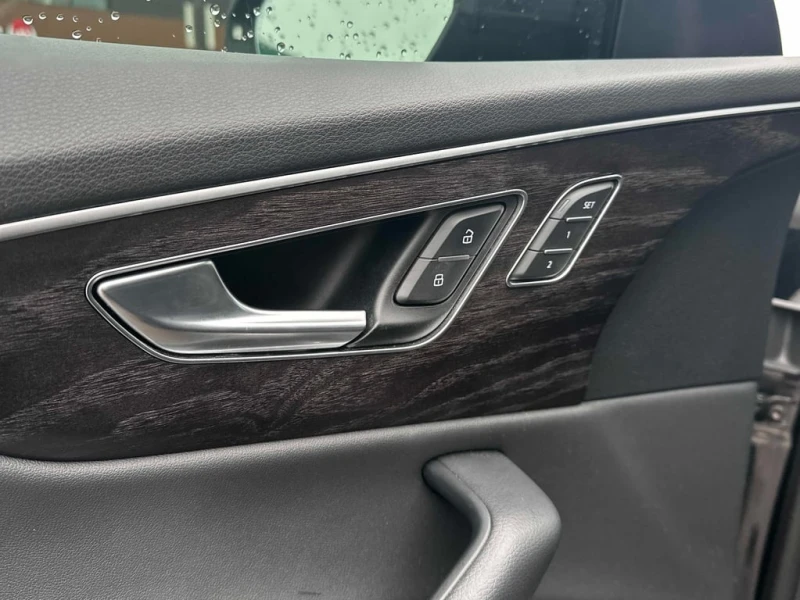 Audi Q8 Progressiv  CARFAX, снимка 15 - Автомобили и джипове - 52535821