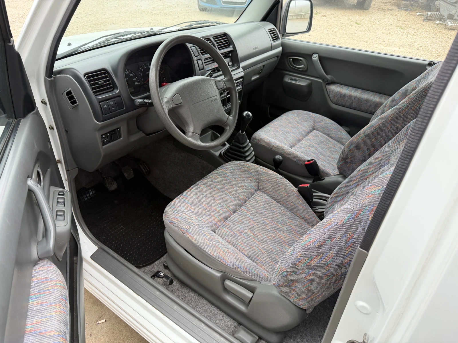 Suzuki Jimny 1.3/80кс 4х4 Климатик 100000км Сервизни Документи - изображение 8