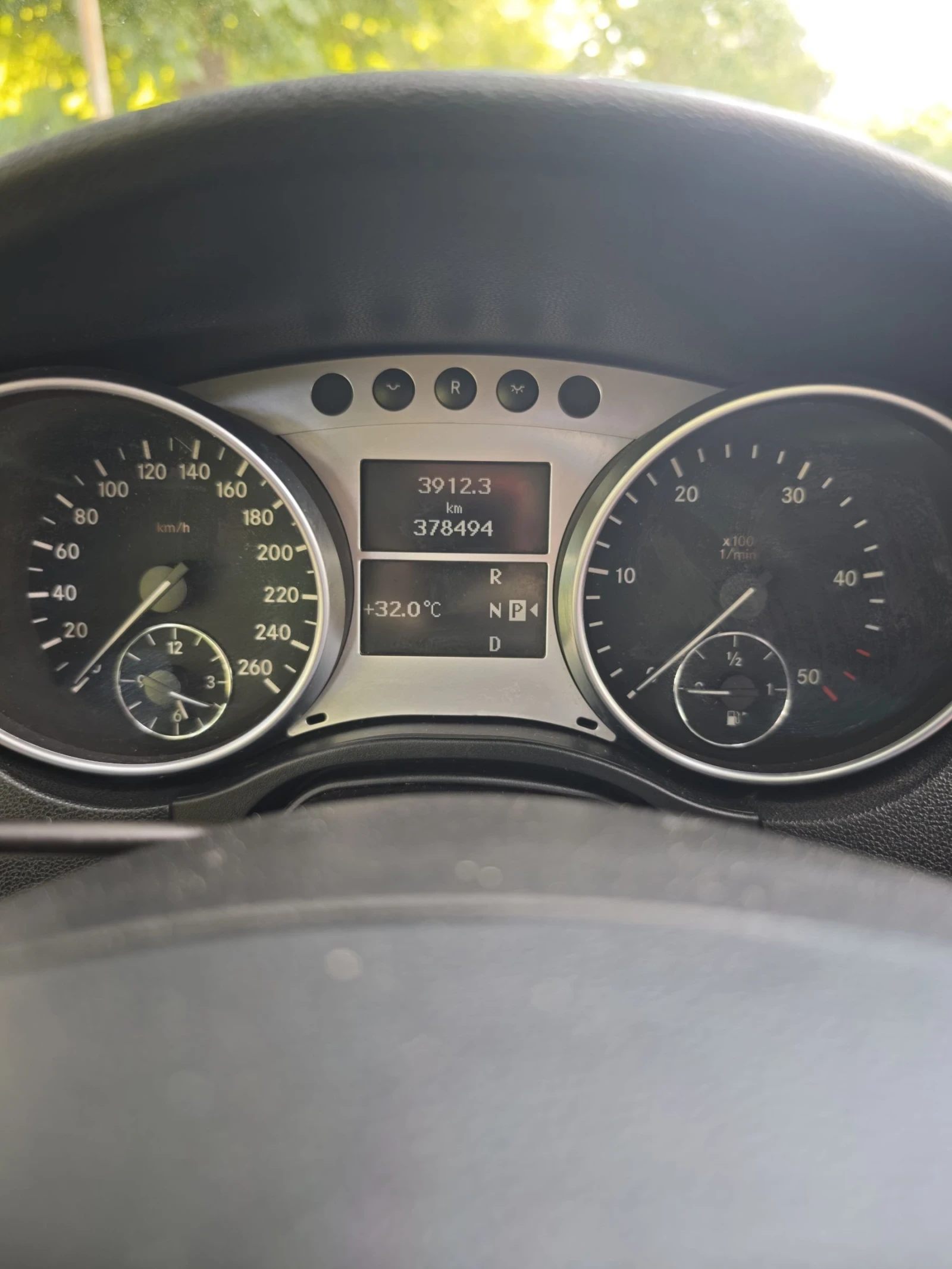 Mercedes-Benz ML 320, снимка 9 - Автомобили и джипове - 54966368