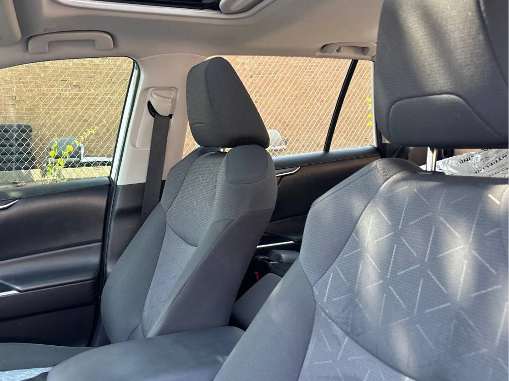 Toyota Rav4 XLE | АВТОКРЕДИТ БЕЗ ПЪРВОНАЧАЛНА ВНОСКА | , снимка 15 - Автомобили и джипове - 55540780