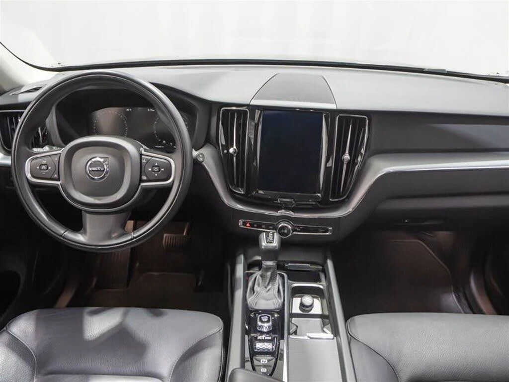 Volvo XC60 T6 MOMENTUM* DISTRONIC* ПАНОРАМА* КРАЙНА ЦЕНА, снимка 9 - Автомобили и джипове - 56004469